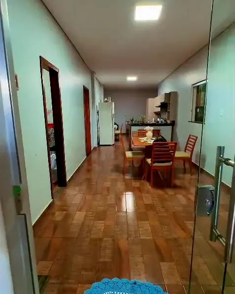 Corredor da casa principal até a sala de jantar